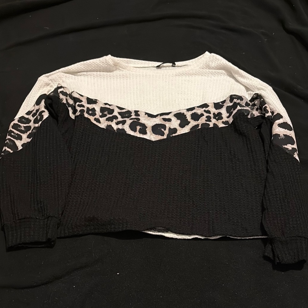 SHEIN Black and White Leopard Long Sleeve Tee